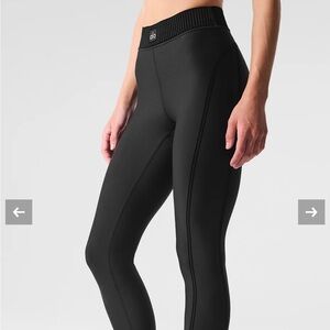 ALO Yoga Women's Sleek Black Leggings